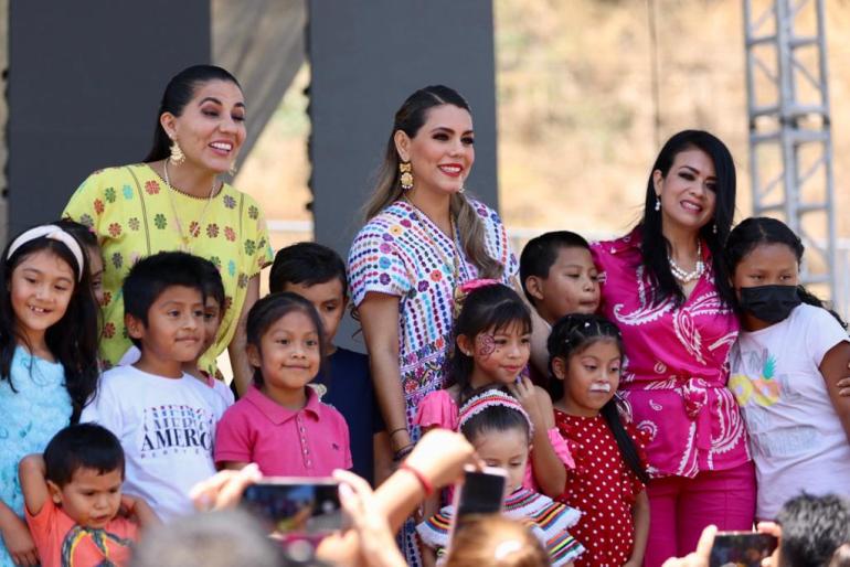 Celebra la gobernadora el Día de la Niñez en Chilpancingo, con regalos, sorpresas y diversión