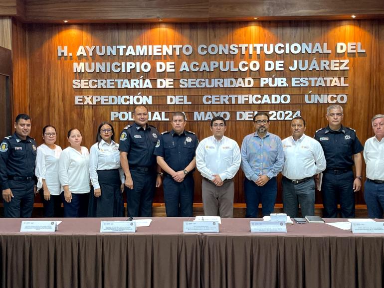 Entrega la SSP Guerrero 166 credenciales para portación de armamento a igual número de policías municipales