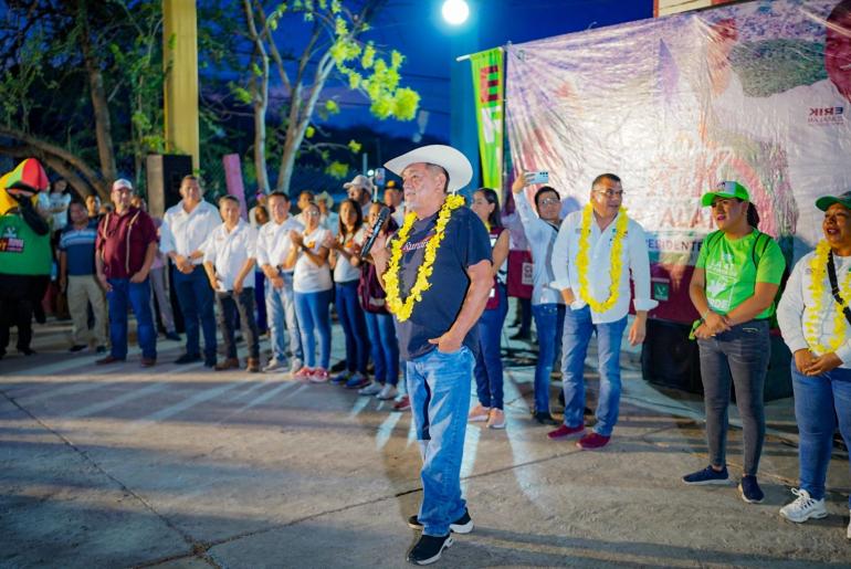 Ofrece en Iguala reformas en beneficio del sector educativo