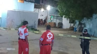 La agresión se reportó a las autoridades alrededor de las 02:00 de la madrugada de este lunes, en un bar de razón "Chidas"