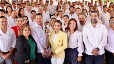 La mandataria firmó un convenio de colaboración para el fomento y apoyo a la capacitación con la CMIC  