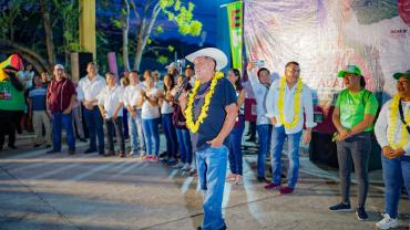 Ofrece en Iguala reformas en beneficio del sector educativo