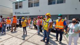 En el edificio de la sede en Acapulco las brigadas de apoyo lograron evacuar a personal, derechohabientes y usuarios en menos de un minuto